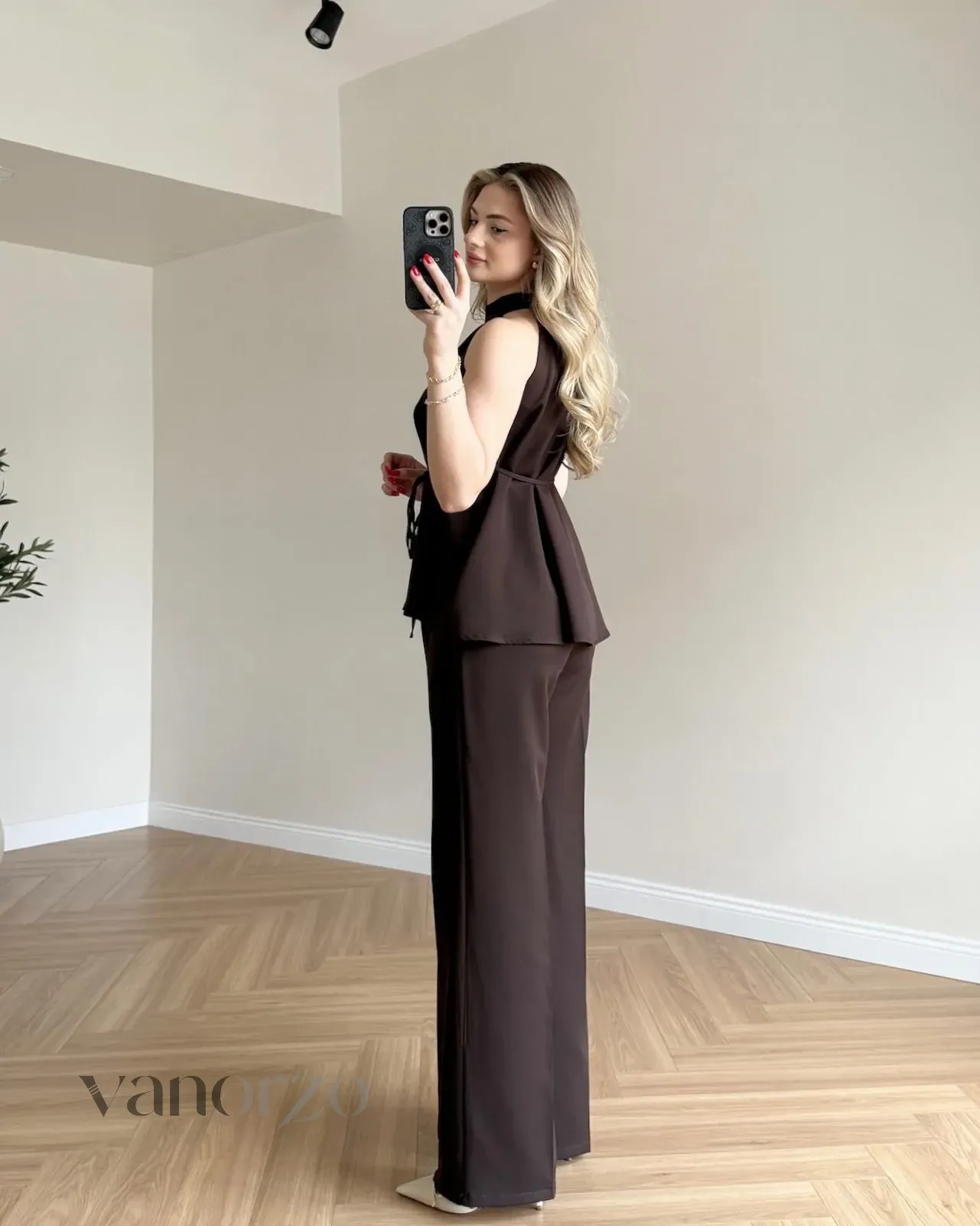 أنسومبل هالتر أنيق: لمسة فخمة لمناسباتك